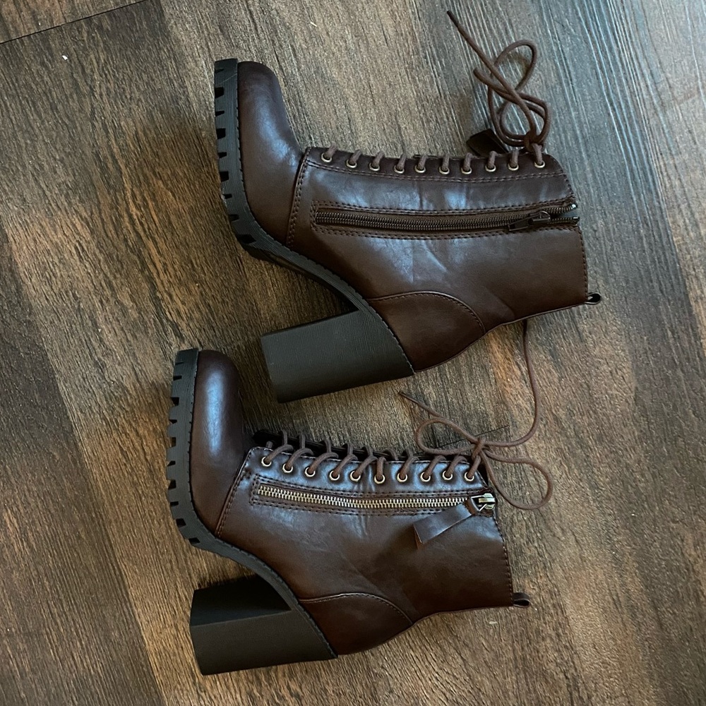 Wedge heel booties (boots)